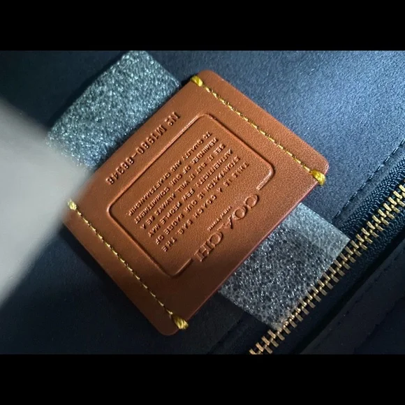 Coach 1941 Courier Carryall - Picture 9 of 11